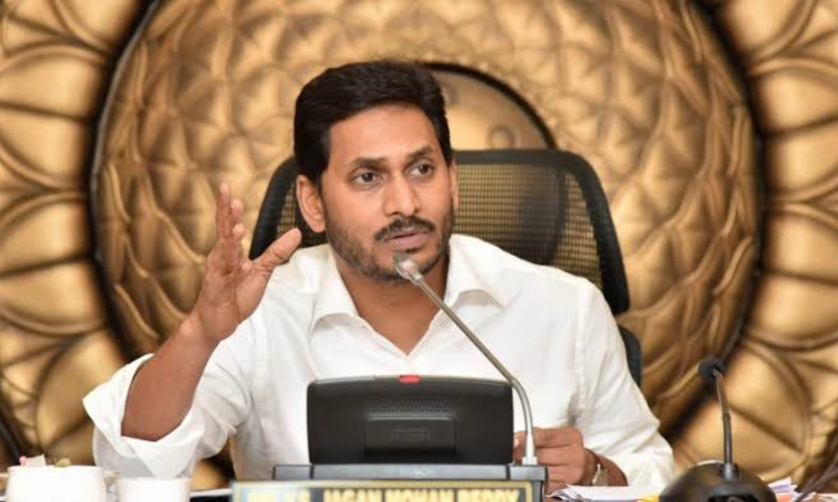 గులాబ్‌ తుఫాను బాధితులకు 5 లక్షల సాయం