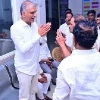 బీఆర్ఎస్ నేతల అరెస్టులను ఖండించిన హరీష్ రావు