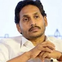 వైసీపీకి దూరమవుతున్న కాపులు...