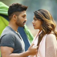  "నా పేరు సూర్య " ప్రీ రిలీజ్ ఈవెంట్  గేలరీ..!!