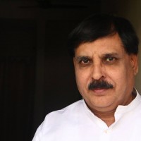  ఉద్వేగానికి గురైన సీనియర్ జర్నలిస్ట్ 