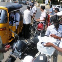  ట్రాఫిక్ పోలీసులకు వ్యతిరేకంగా ర్యాలీ