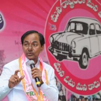 నిజామాబాద్ లో 204 కోట్ల రూపాయిల చెక్కులు